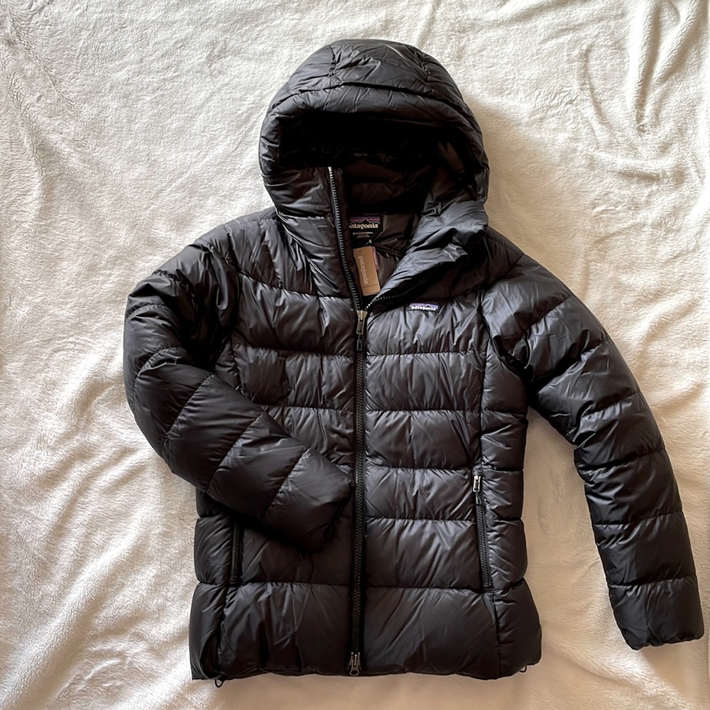Brand new with tags Patagonia W’s Fitz Roy Down Parka puffer coat